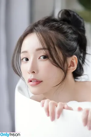 Iris Xiao / irisxiao_ / 閃亮亮 nude photo #0025