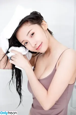 Iris Xiao / irisxiao_ / 閃亮亮 nude photo #0027