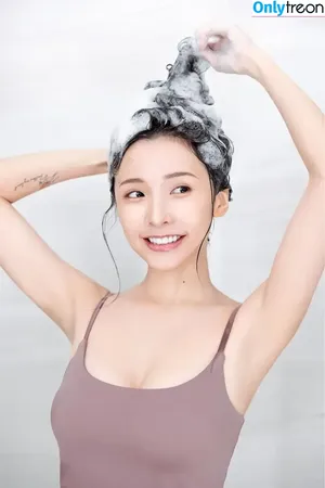 Iris Xiao / irisxiao_ / 閃亮亮 nude photo #0040