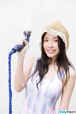 Iris Xiao / irisxiao_ / 閃亮亮 nude photo #0082