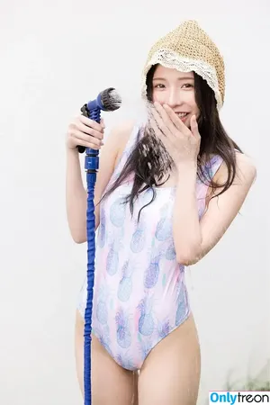 Iris Xiao / irisxiao_ / 閃亮亮 nude photo #0083