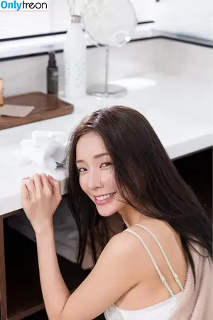 Iris Xiao / irisxiao_ / 閃亮亮 nude photo #0132