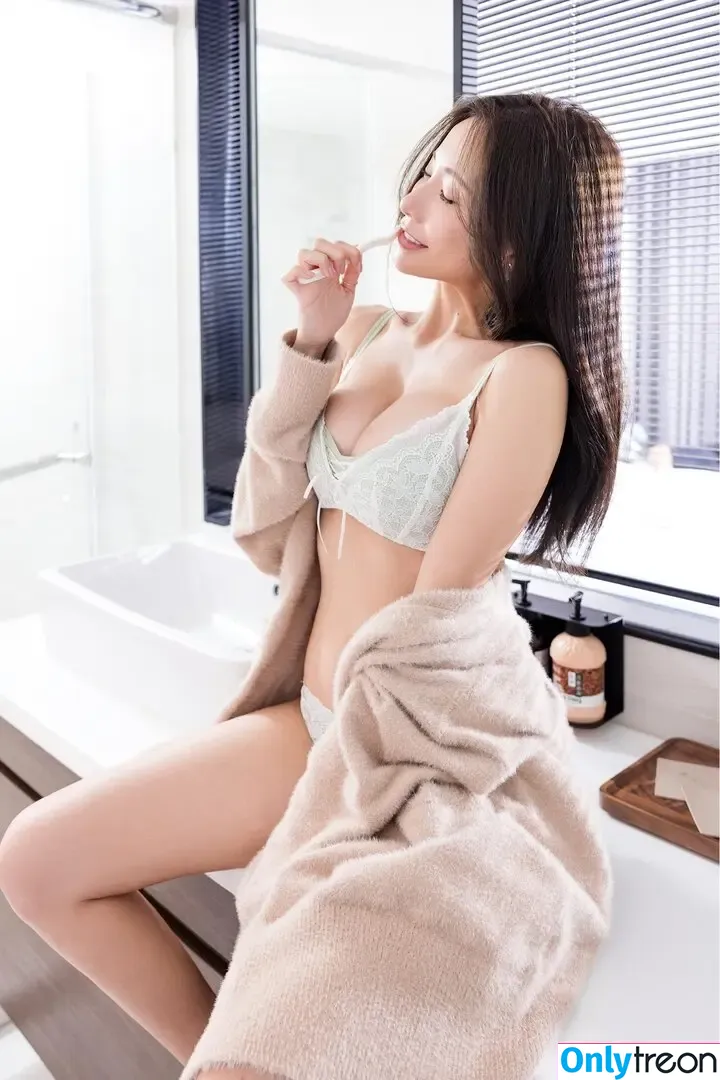 Iris Xiao nude photo #0133 (irisxiao_ / 閃亮亮)