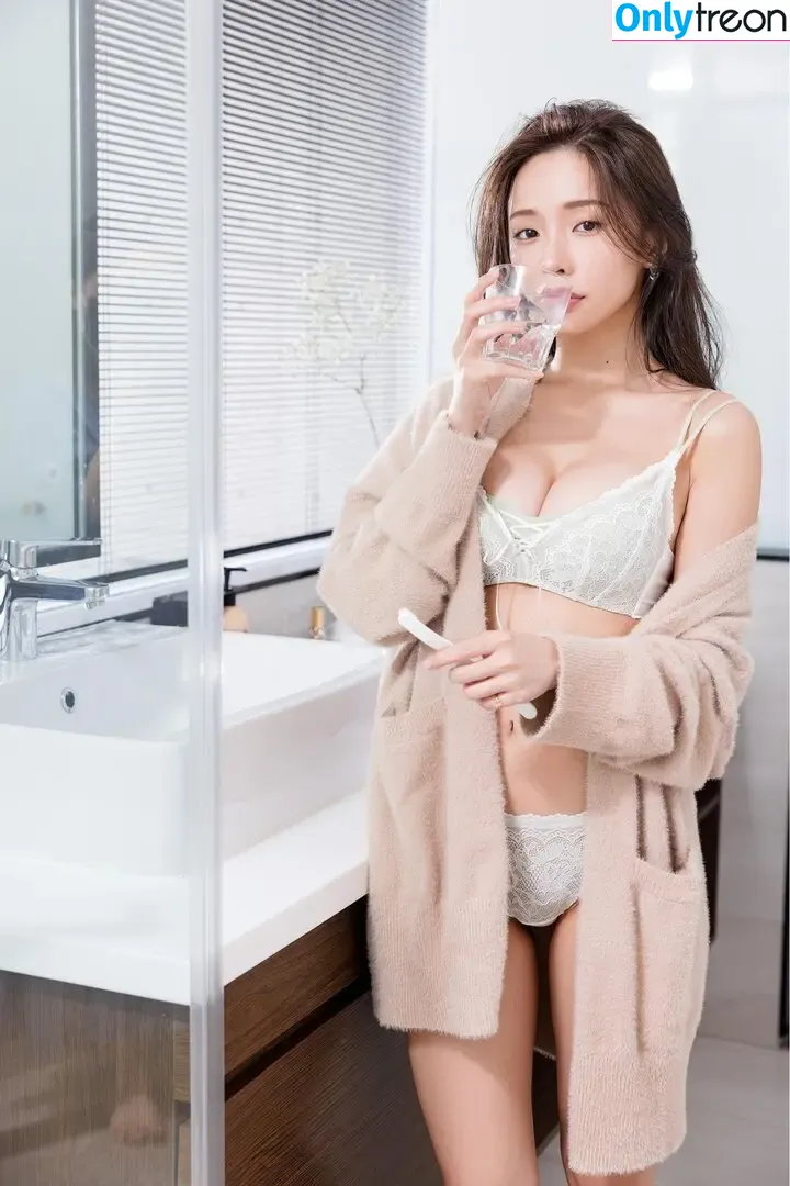 Iris Xiao nude photo #0138 (irisxiao_ / 閃亮亮)