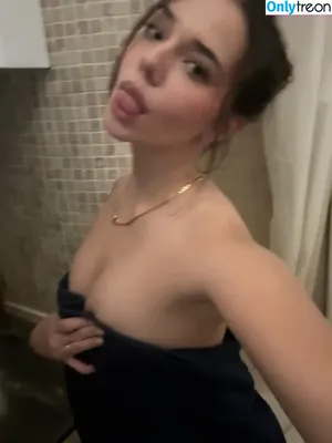 irisbabyyy / irisbb2003 nude photo #0003
