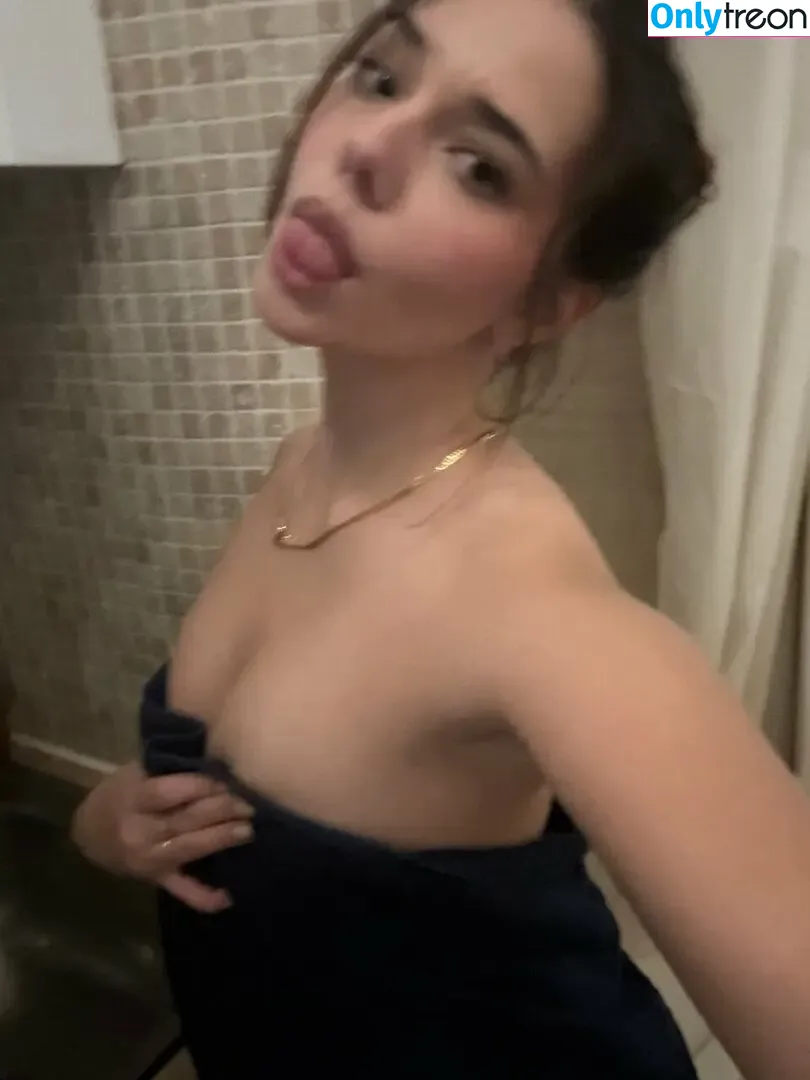 irisbabyyy голая photo #0003 (irisbb2003)