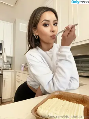 irisinthekitchen / onlyfans nude photo #0016