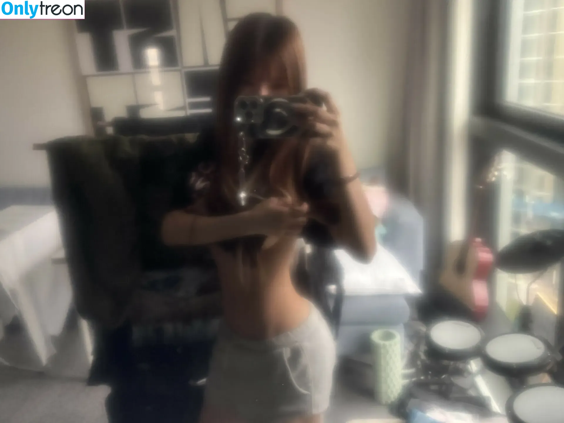 irissiri129 nude photo #0372 (irisyiyi_ / 艾怡)