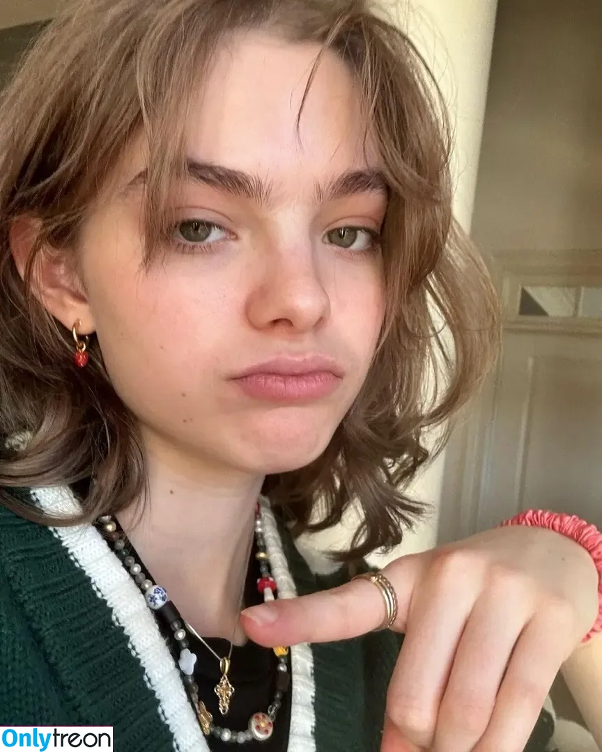 Isabel Myers nude photo #0003 (isabelmyers_s / shycutegf)