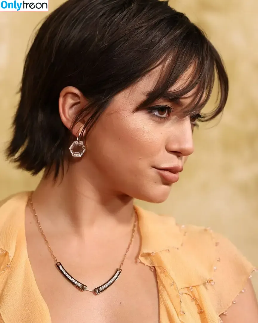 Isabela Merced голая photo #1220 (isabelamerced)
