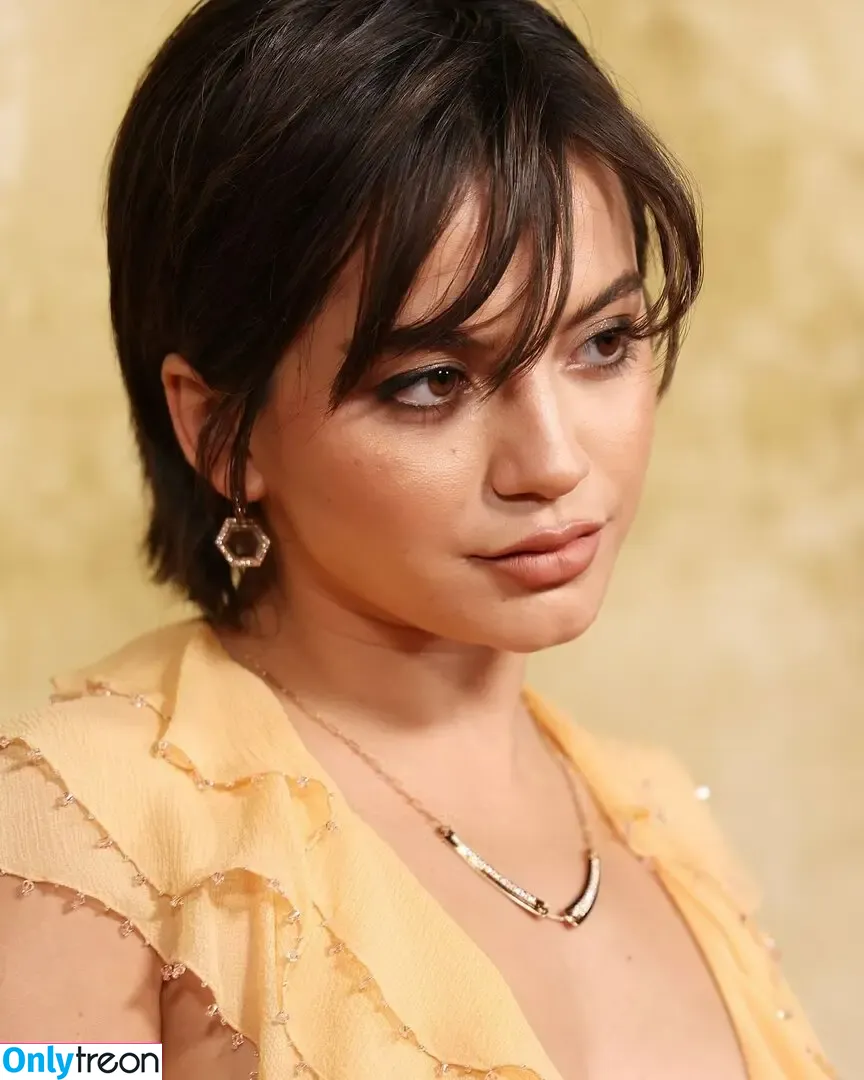 Isabela Merced голая photo #1222 (isabelamerced)