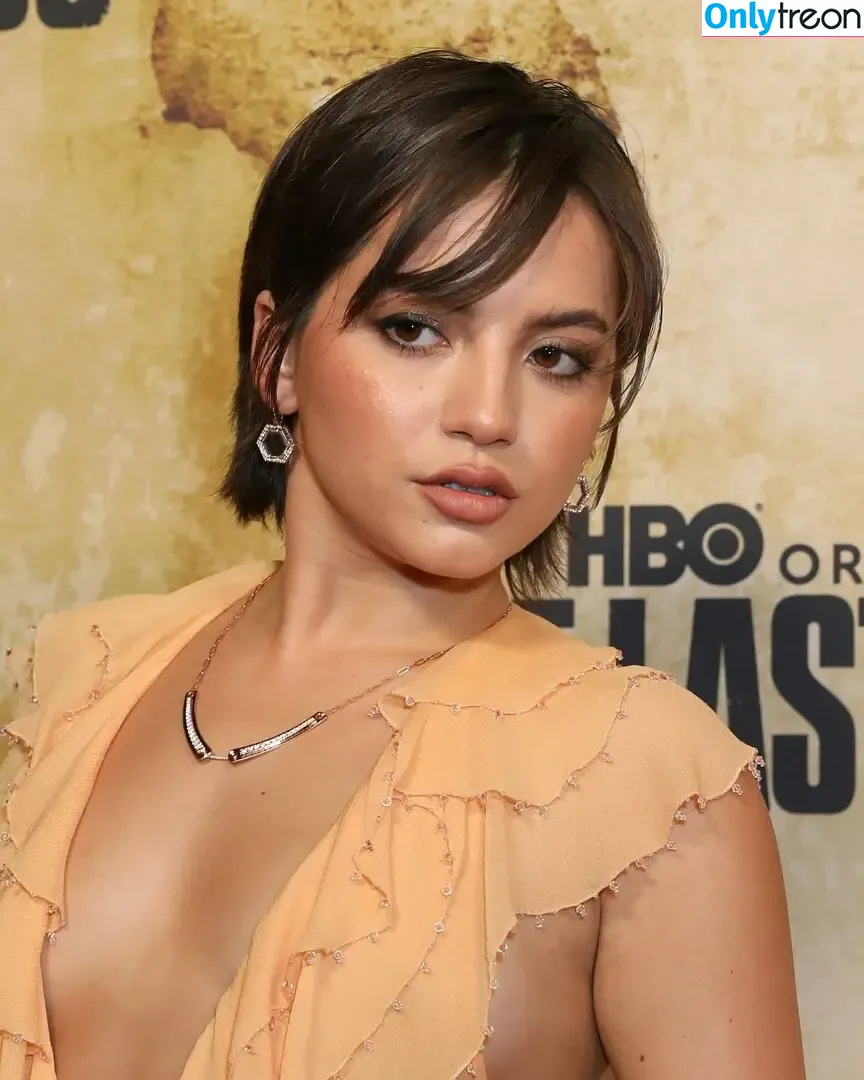 Isabela Merced голая photo #1226 (isabelamerced)