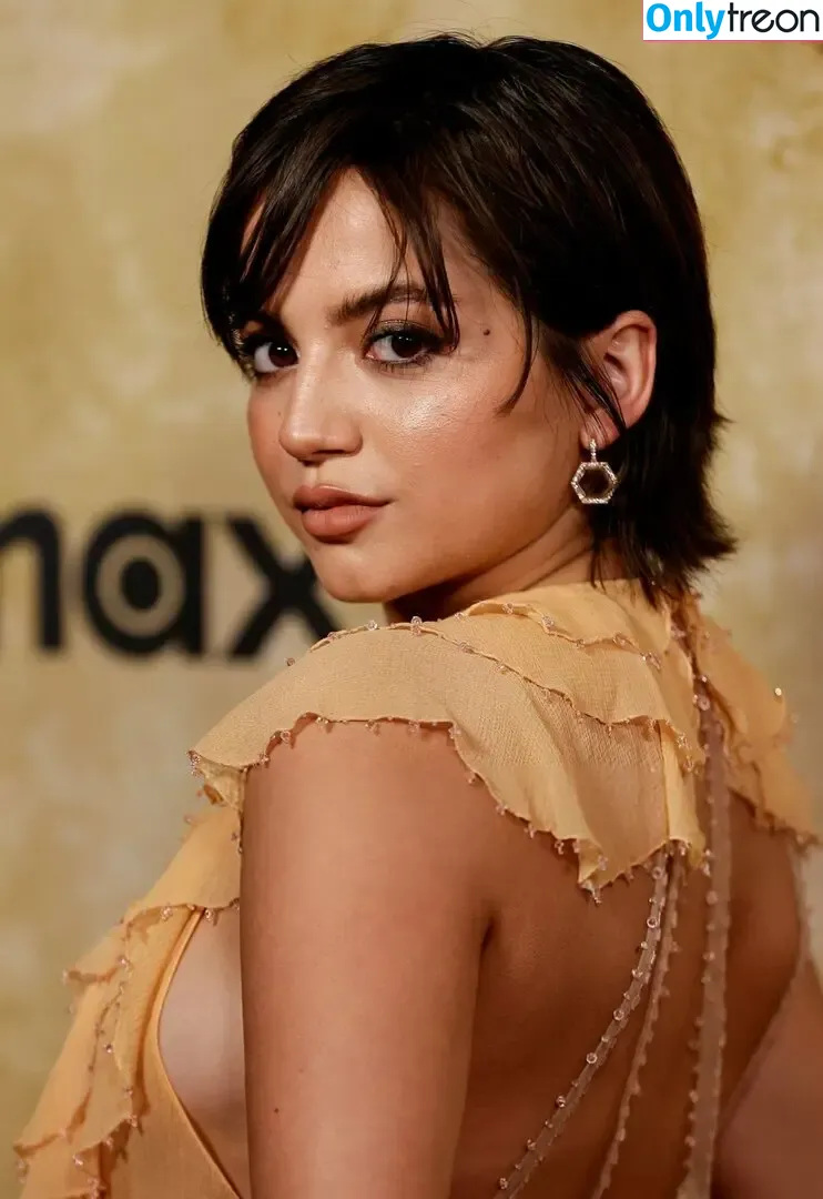 Isabela Merced голая photo #1238 (isabelamerced)