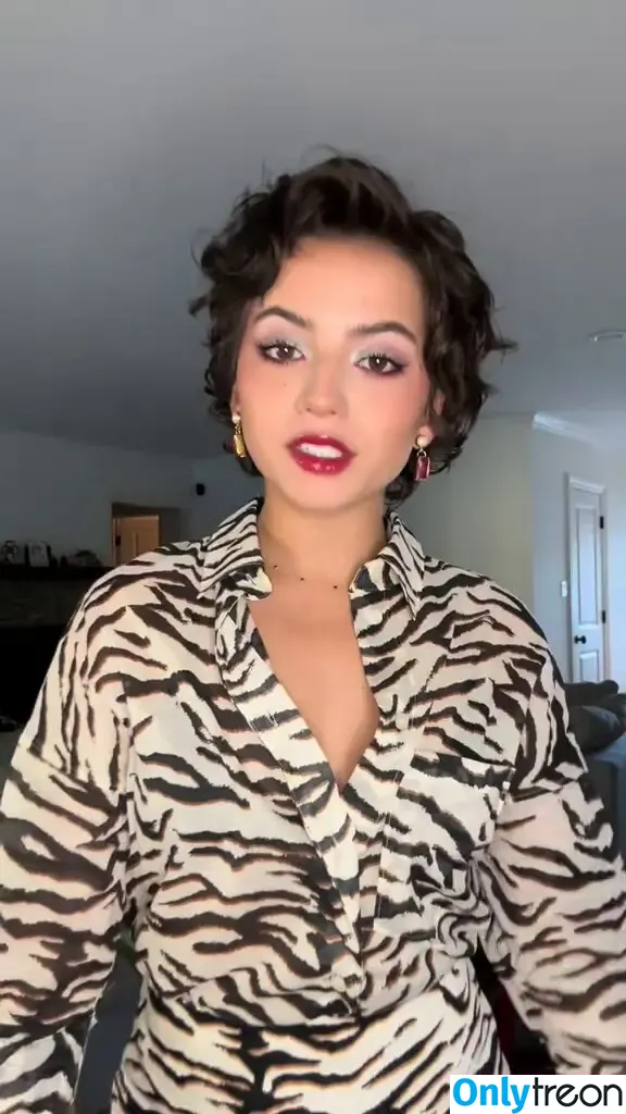Isabela Merced голая photo #1377 (isabelamerced)