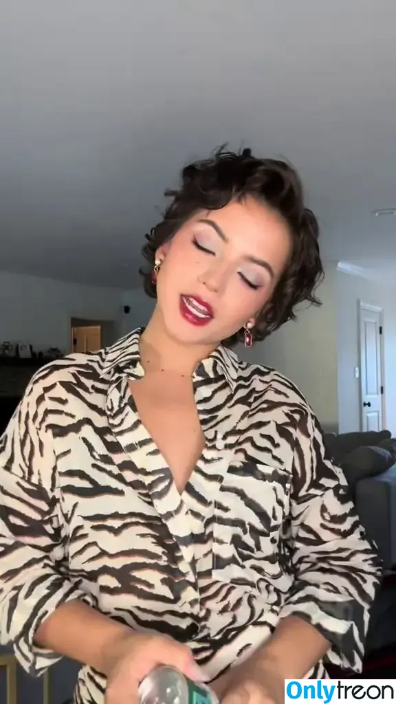 Isabela Merced голая photo #1378 (isabelamerced)