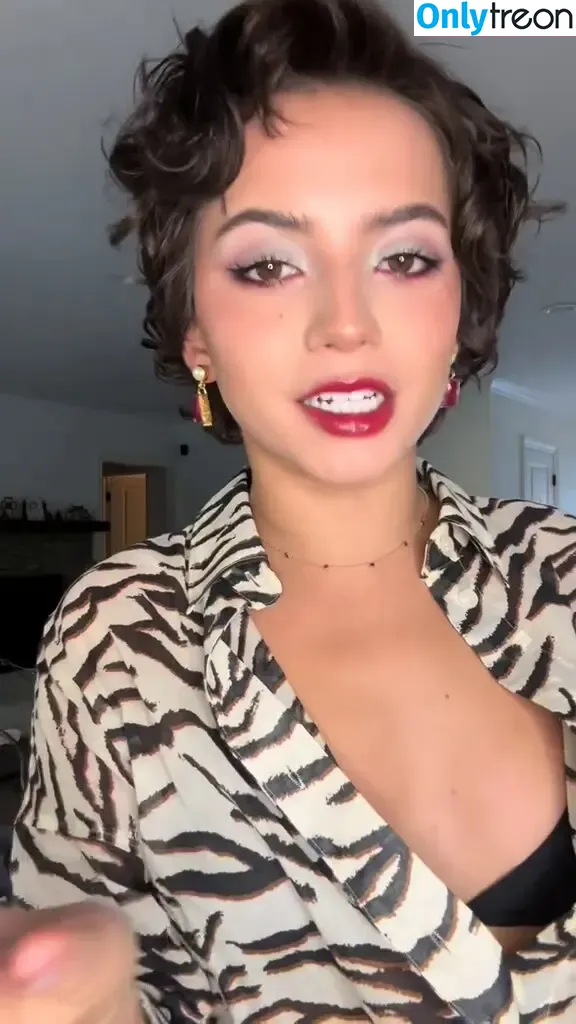 Isabela Merced голая photo #1381 (isabelamerced)