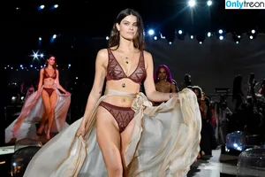 Isabeli Fontana / isabelifontana / isafontaneli фото голая #0004