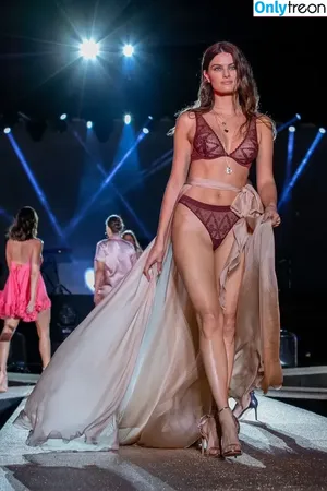 Isabeli Fontana / isabelifontana / isafontaneli фото голая #0005