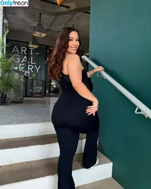 Isabella Alexis / _simplybella01_ / curvvyyb nude photo #0002