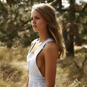 Isabelle Cornish / isabellecornish фото голая #0023
