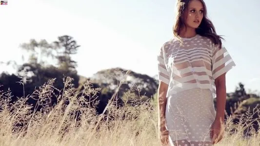 Isabelle Cornish / isabellecornish фото голая #0150