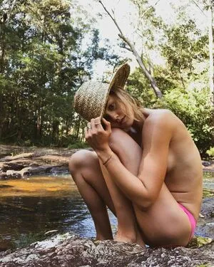 Isabelle Cornish / isabellecornish фото голая #0272