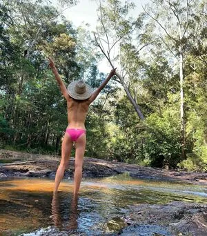 Isabelle Cornish / isabellecornish фото голая #0273