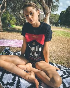 Isabelle Cornish / isabellecornish фото голая #0308