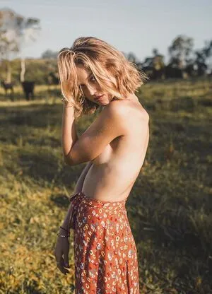 Isabelle Cornish / isabellecornish фото голая #0348
