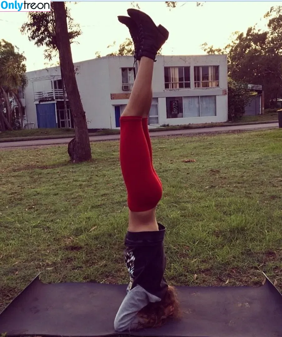 Isabelle Cornish голая photo #0025 (isabellecornish)