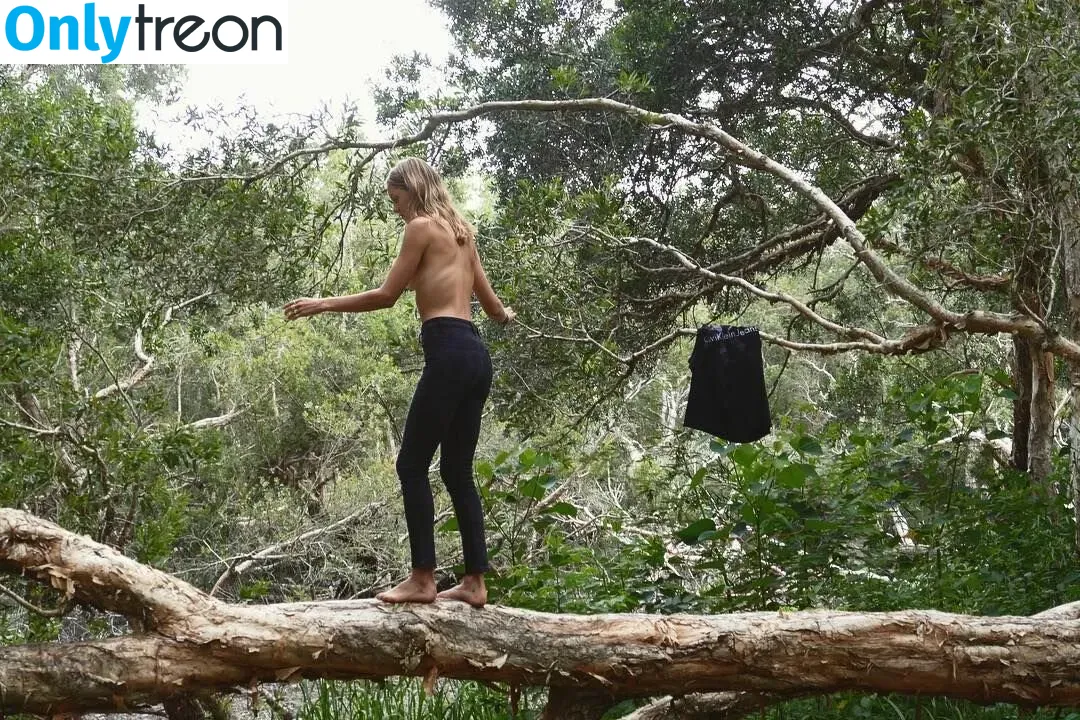 Isabelle Cornish голая photo #0047 (isabellecornish)