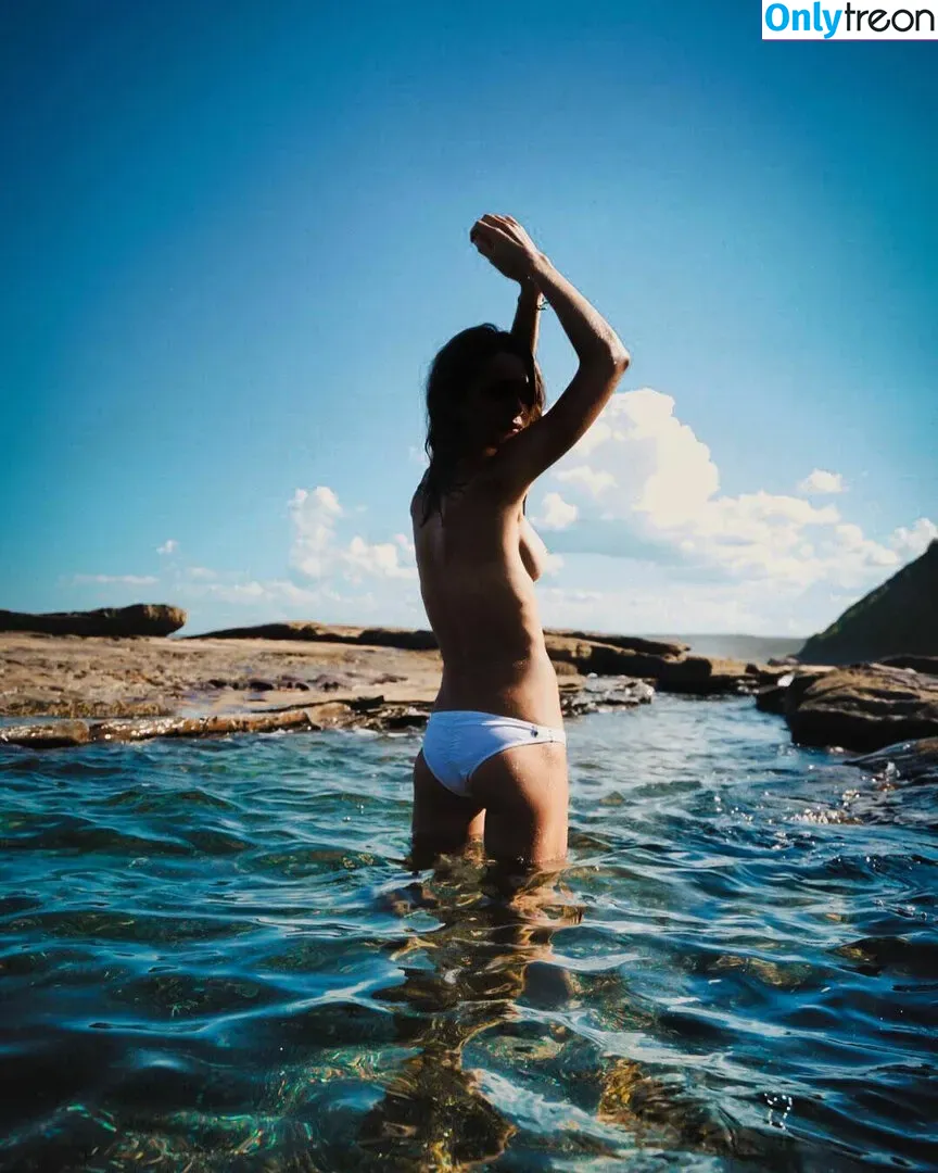 Isabelle Cornish голая photo #0093 (isabellecornish)
