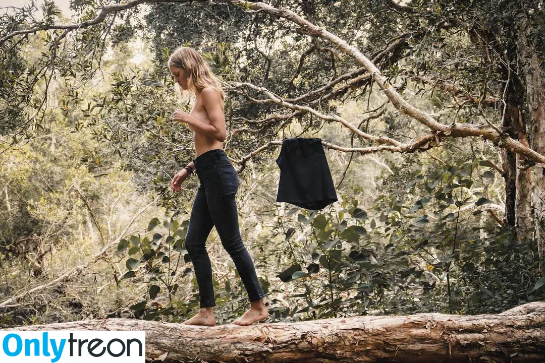Isabelle Cornish голая photo #0097 (isabellecornish)
