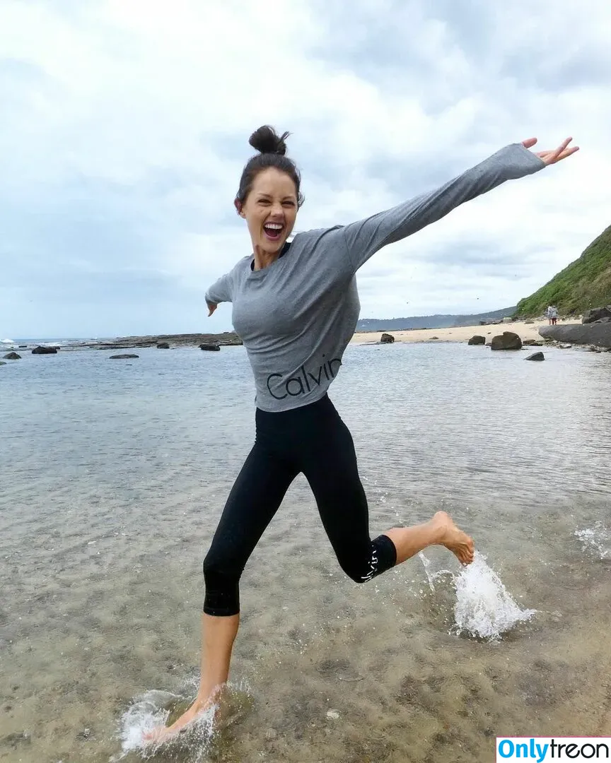 Isabelle Cornish голая photo #0110 (isabellecornish)