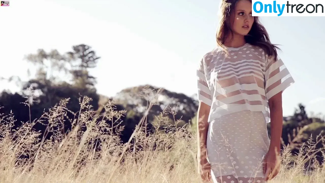 Isabelle Cornish голая photo #0150 (isabellecornish)