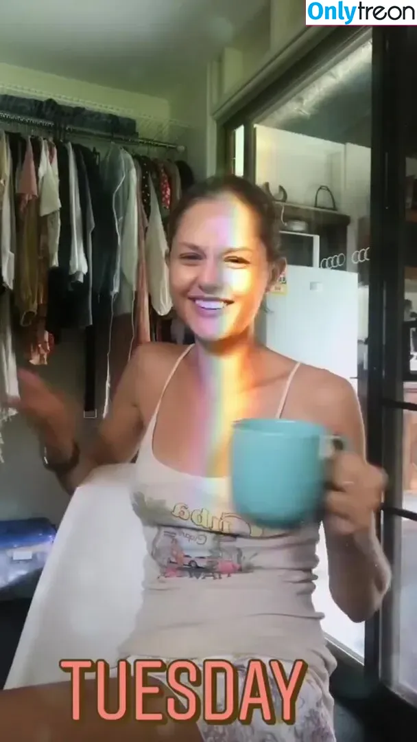 Isabelle Cornish голая photo #0157 (isabellecornish)
