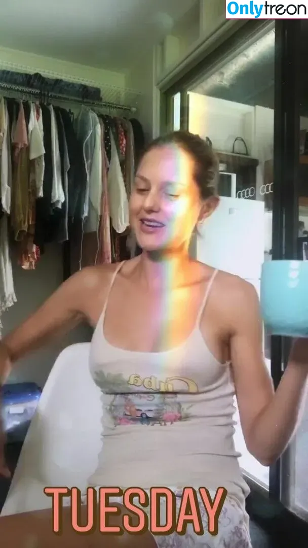 Isabelle Cornish голая photo #0160 (isabellecornish)