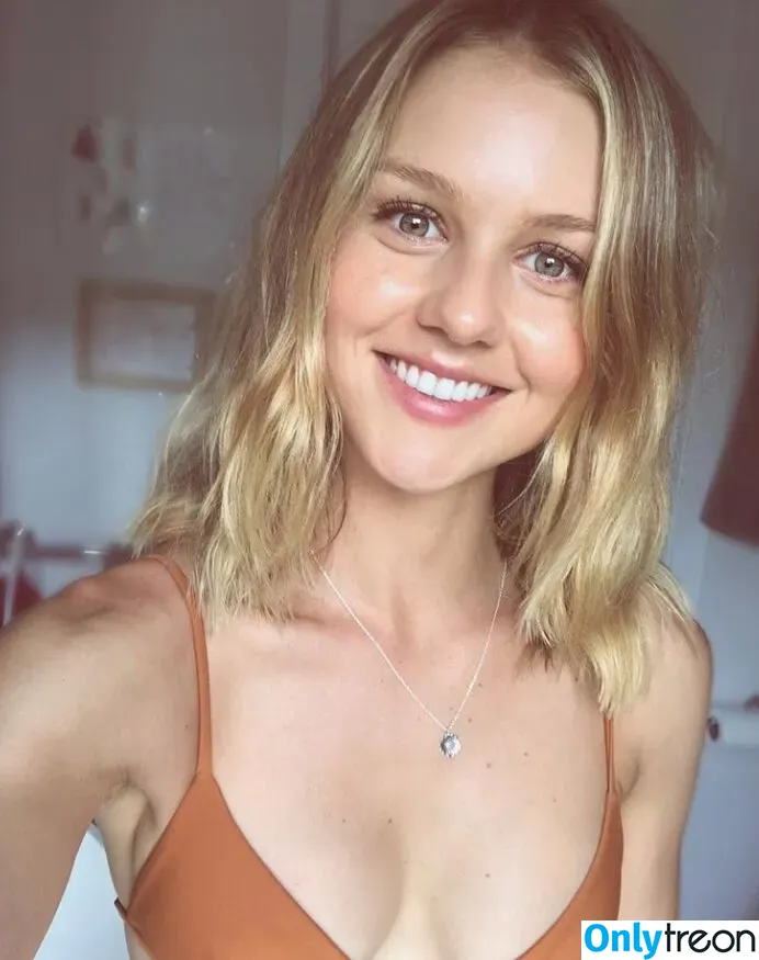 Isabelle Cornish голая photo #0330 (isabellecornish)