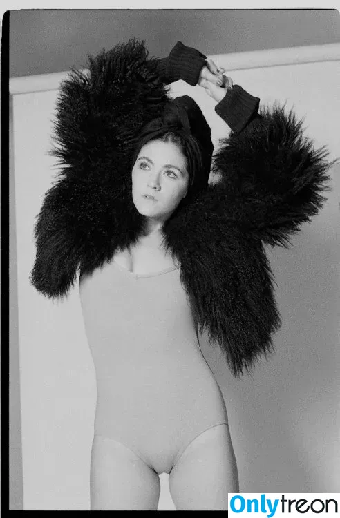 Isabelle Fuhrman nude photo #0202 (isabellefuhrman)
