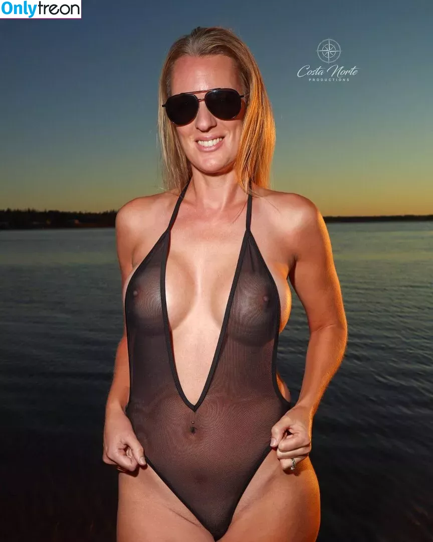 island_beach_babe nude photo #0004 (chrissysnow)