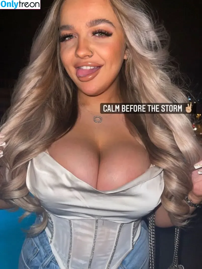 Isobel Bartram nude photo #0001 (isobel_bartram / izzybartram)