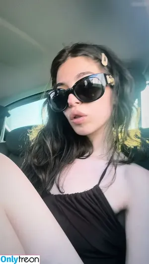 issaclickbait / lilcat420 nude photo #0011