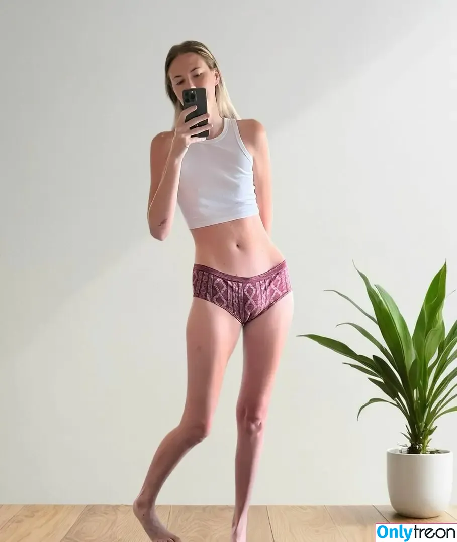 Issy Austi nude photo #0006 (IssyAusti)