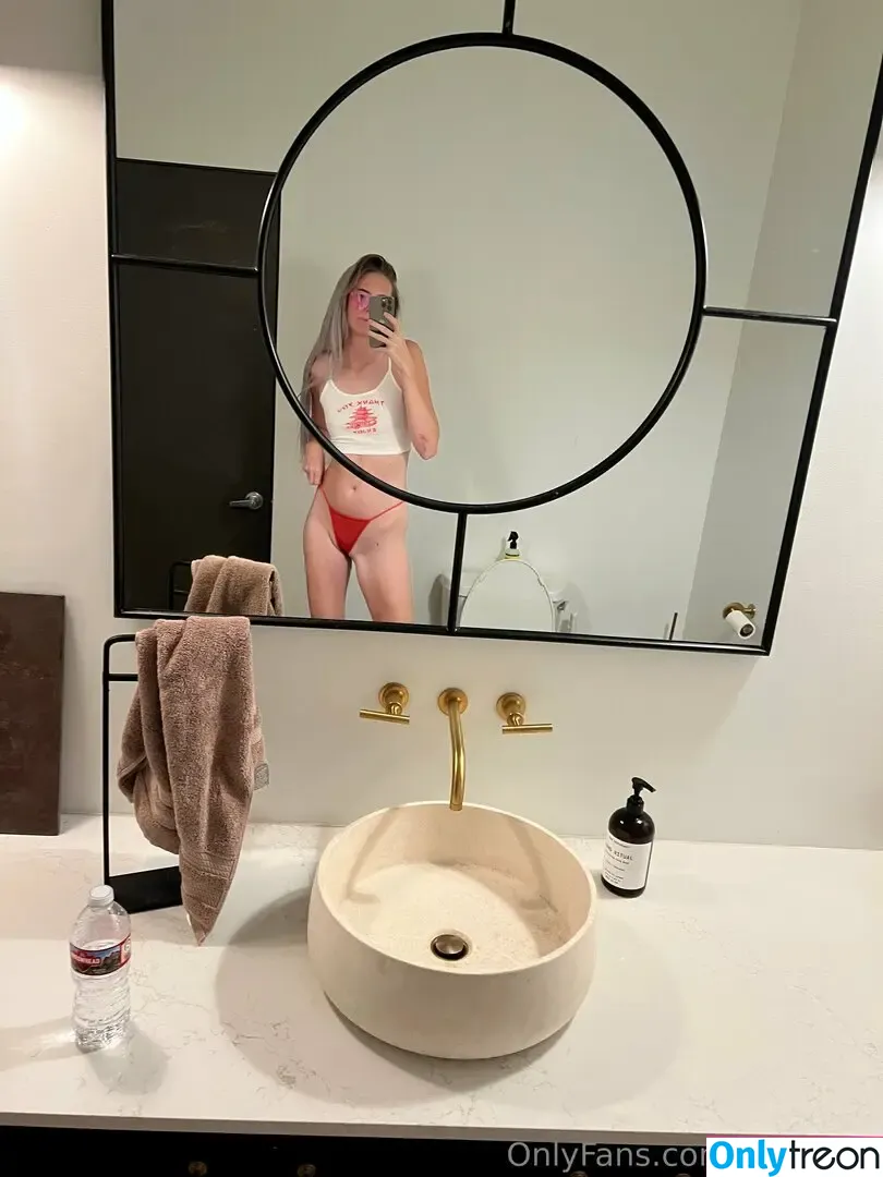 issyausti nude photo #0075 (issyausti)