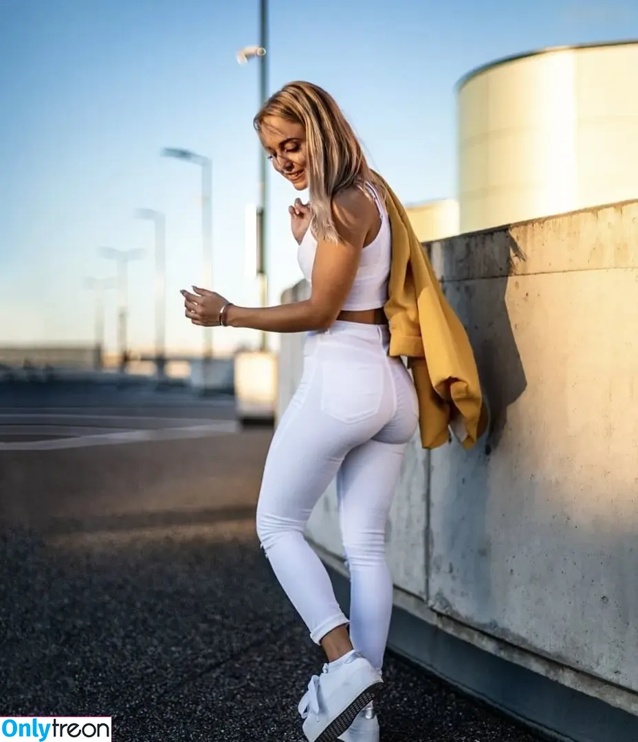 its_chrissiii nude photo #0006 (its_chrissiii)