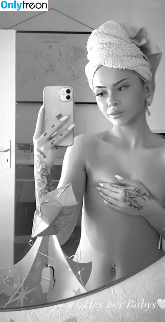 its.laurabunnx голая photo #0001 (linnea.bunny)