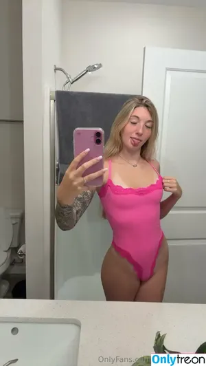 its_thatonetallgirl / Hailey / akhailey01 / itsthatpinkypie nude photo #0099