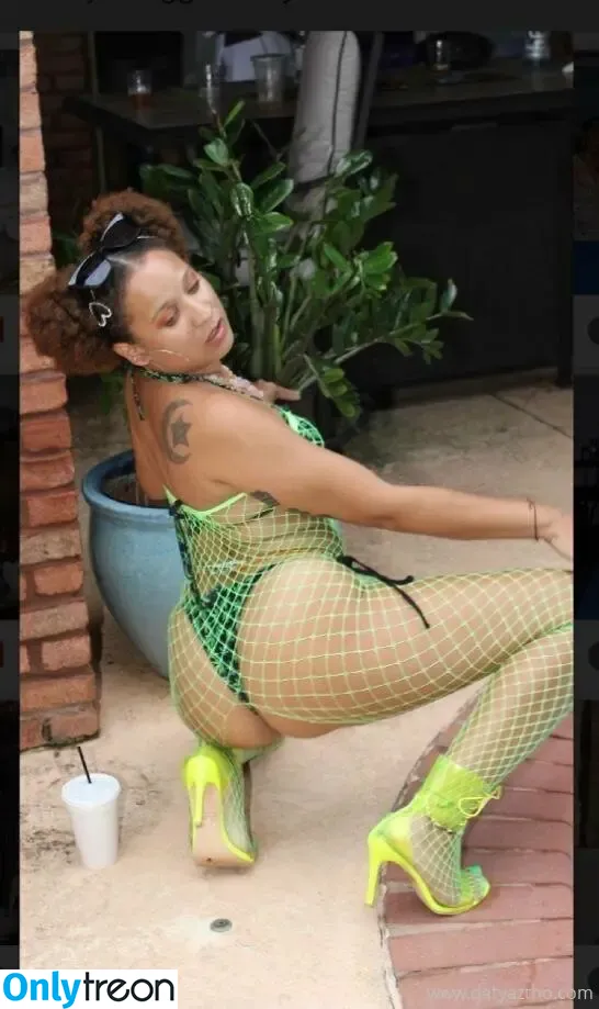 itsdatyaztho nude photo #0010 (itsdatyaztho)