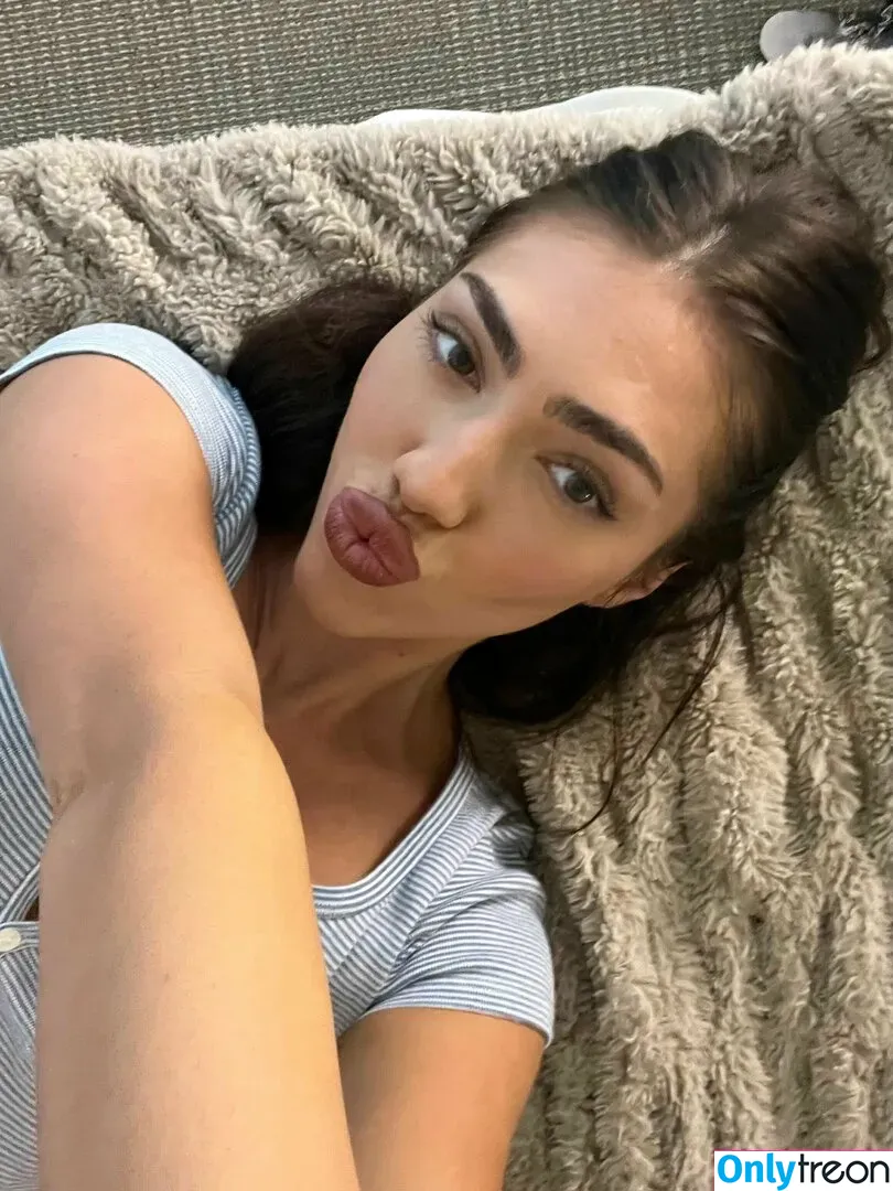 itsgigibabyyy голая photo #0032 (Giavanna Gabriella / giagabbriellaa)