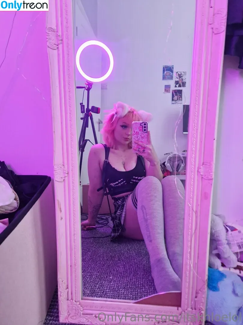 itskhloelol nude photo #0068 (itskhloelol)